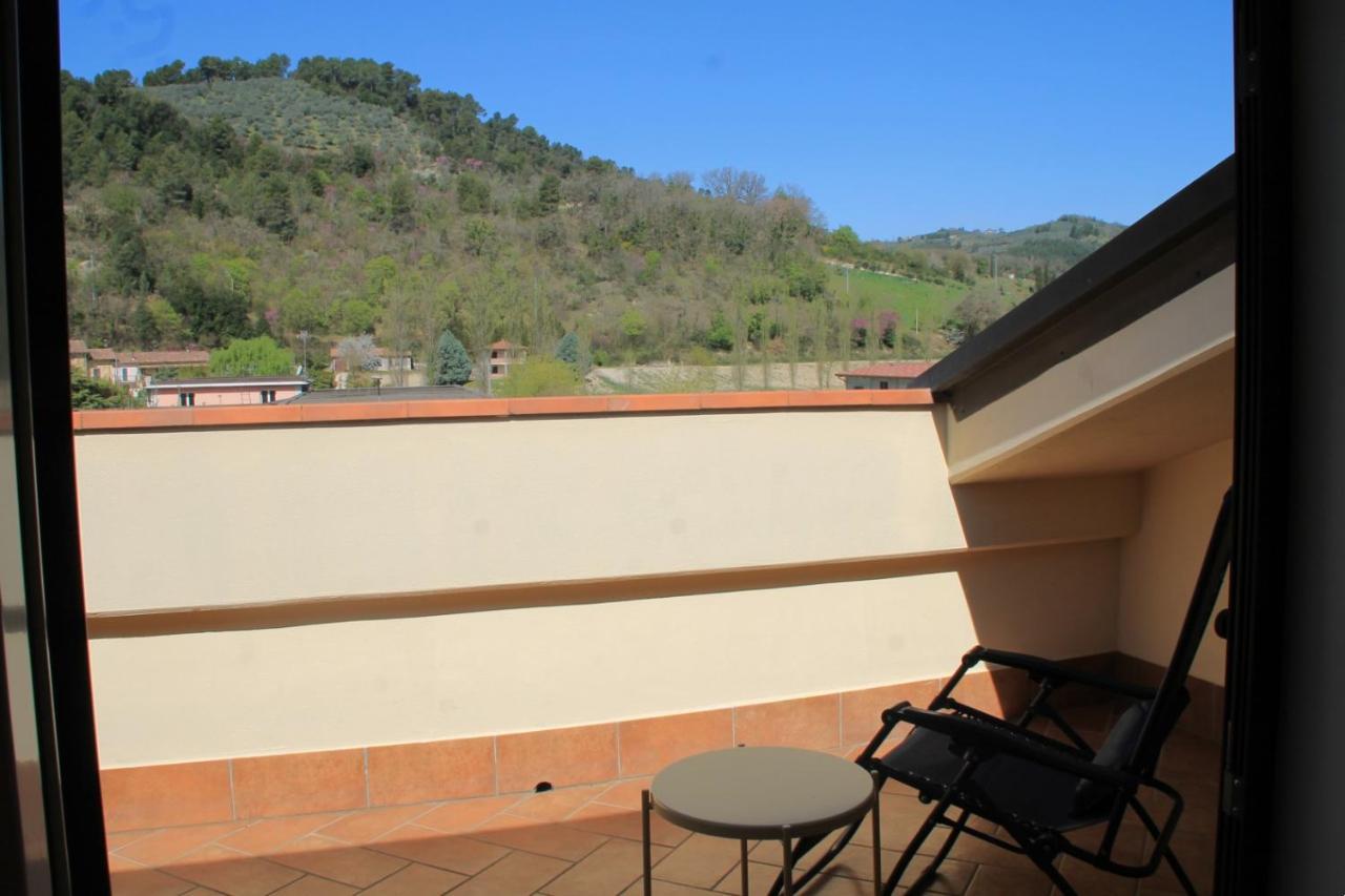 Mansarda Con Camino Apartman Montefranco Kültér fotó