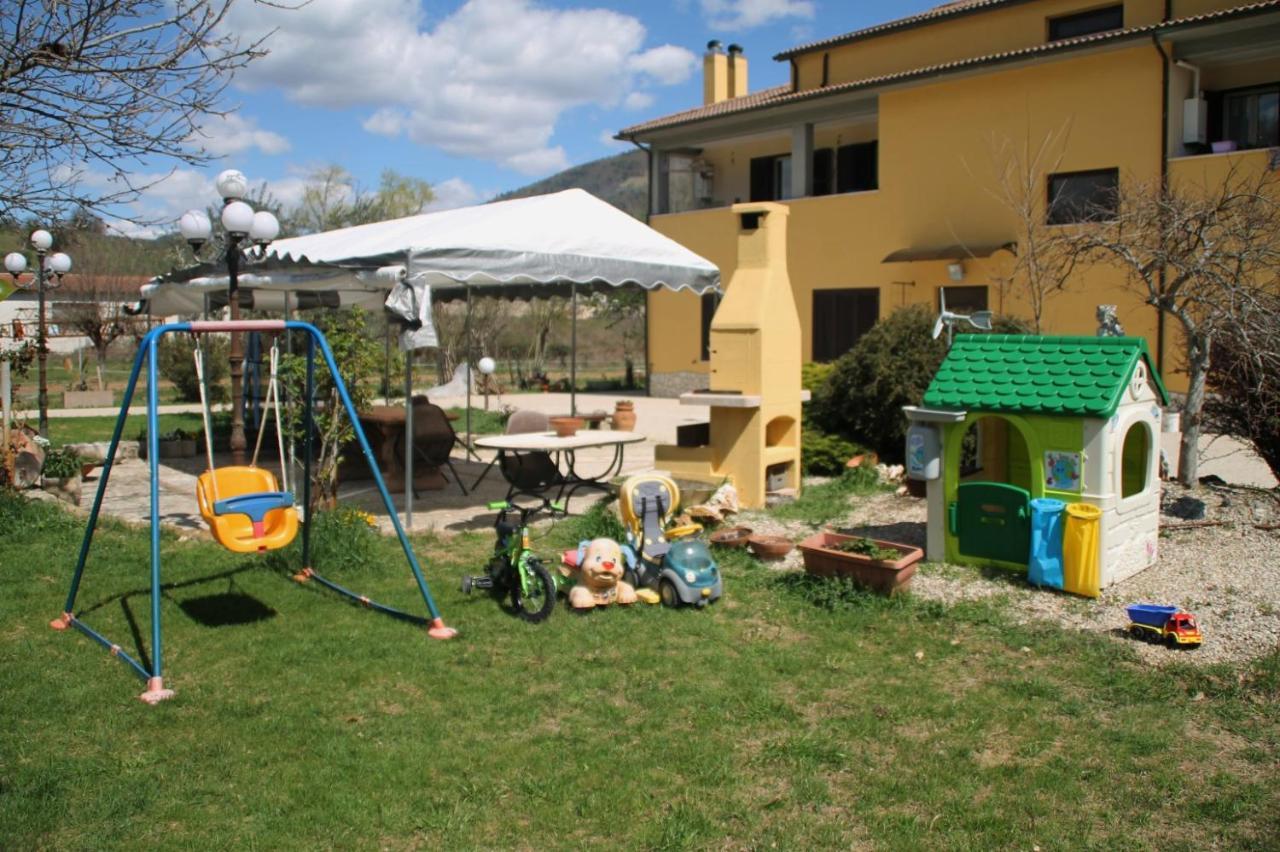Mansarda Con Camino Apartman Montefranco Kültér fotó